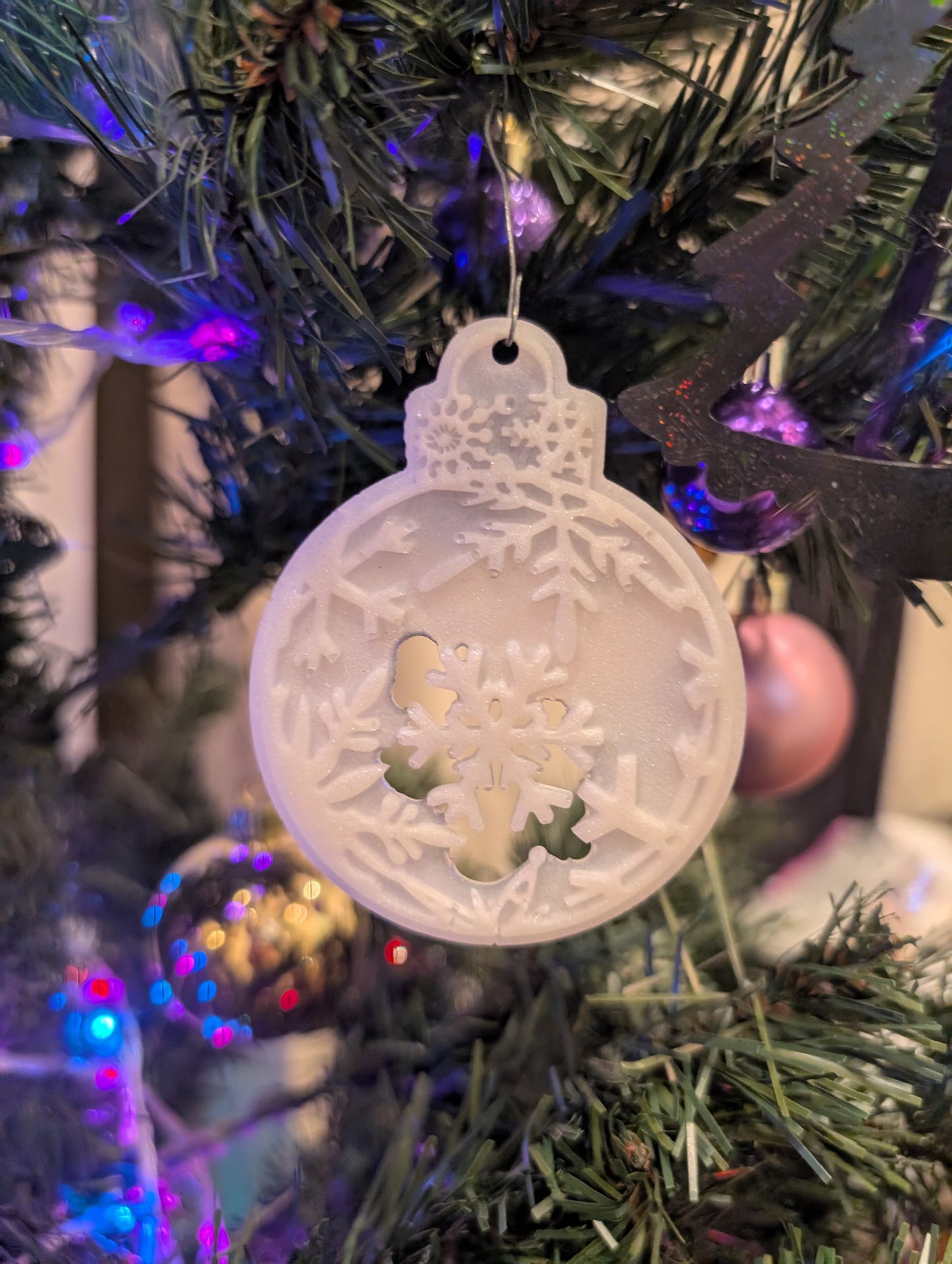 CUSTOMIZABLE TREE ORNAMENTS  (2 for 5$)