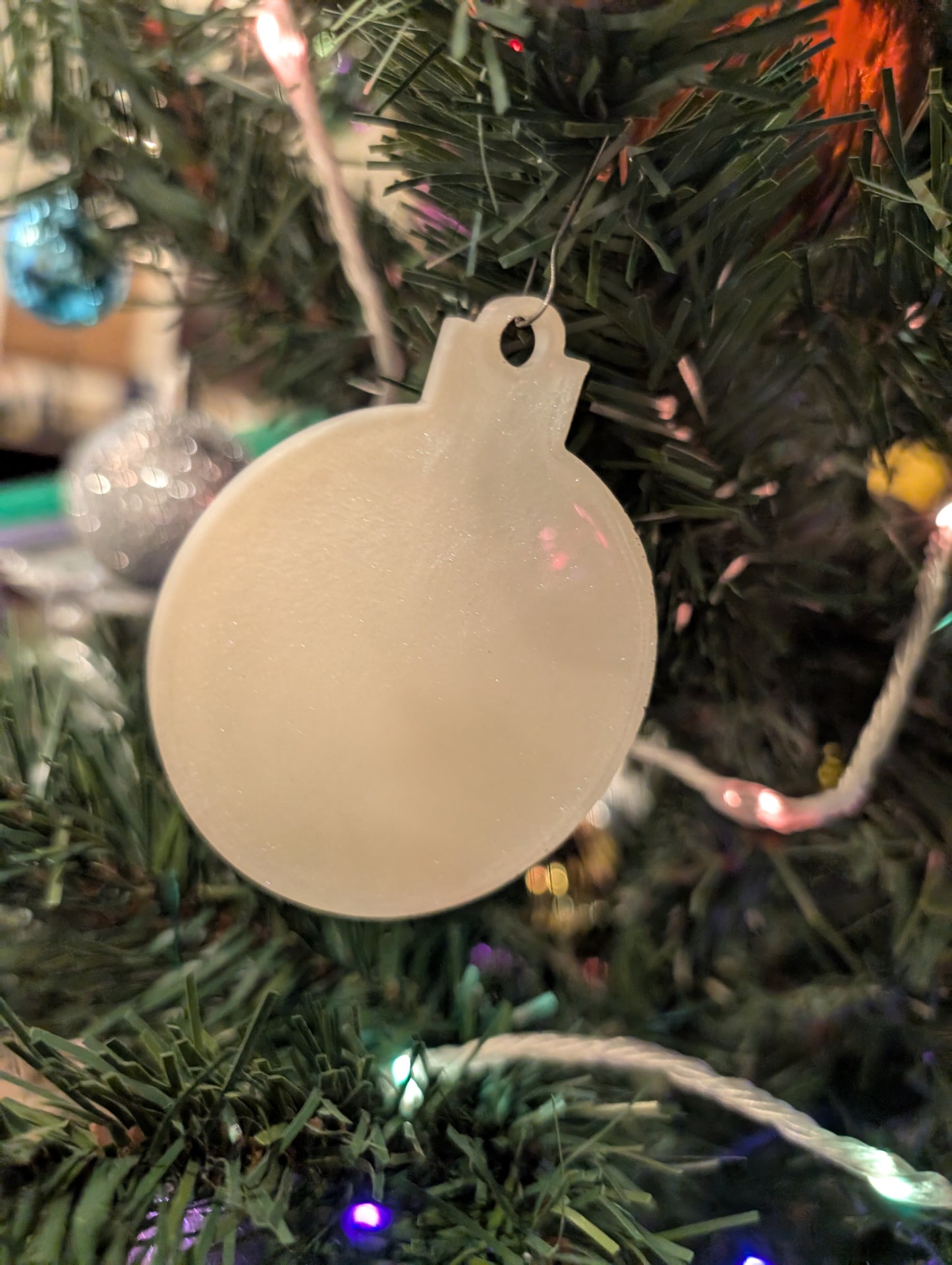 CUSTOMIZABLE TREE ORNAMENTS  (2 for 5$)