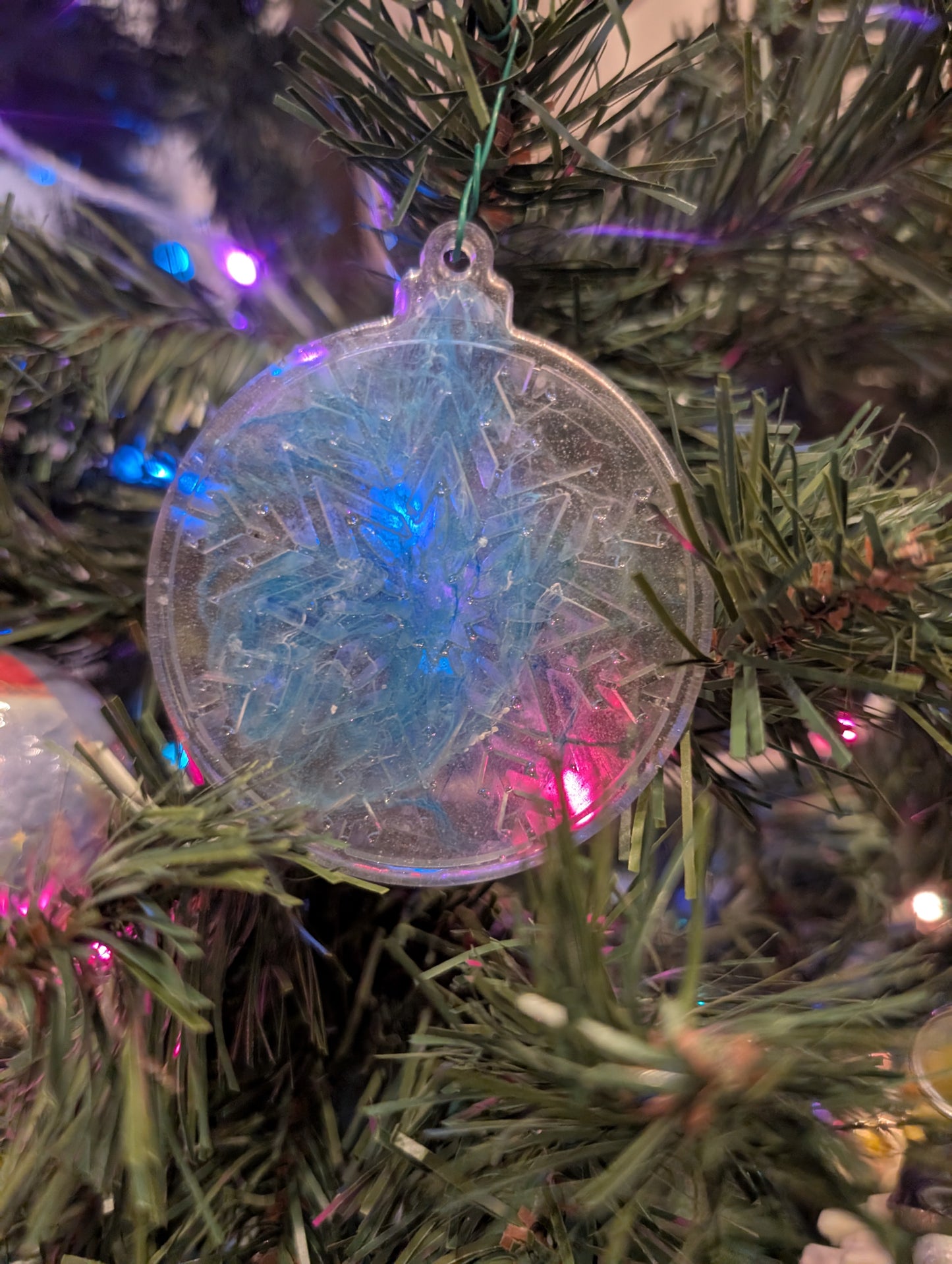 CUSTOMIZABLE TREE ORNAMENTS  (2 for 5$)