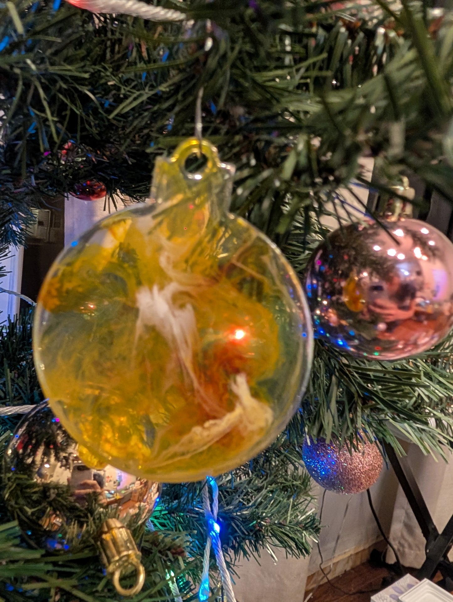 CUSTOMIZABLE TREE ORNAMENTS  (2 for 5$)